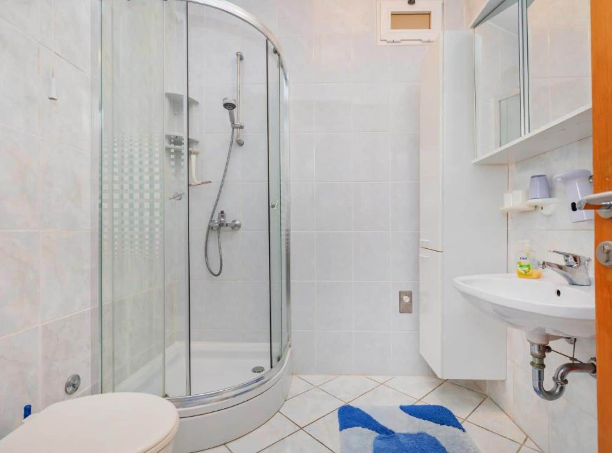 Douche, serviettes fournies
