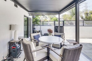 Interior - < 2 Mi to Csun! High-end Retreat w/ Outdoor Oasis (Granada Hills)