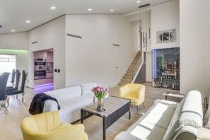 Interior - < 2 Mi to Csun! High-end Retreat w/ Outdoor Oasis (Granada Hills)