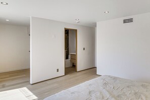 Interior - < 2 Mi to Csun! High-end Retreat w/ Outdoor Oasis (Granada Hills)