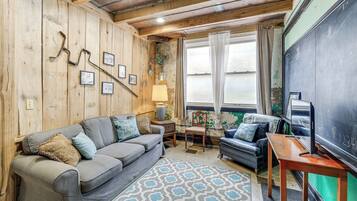 Apartment (2 Bedrooms) | Front of property
