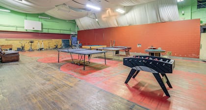 Warrior Trail Access! Converted Schoolhouse Suite