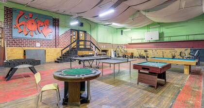 Warrior Trail Access! Converted Schoolhouse Suite