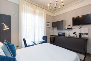 1 bedroom, iron/ironing board, travel cot, free WiFi - Modern Studio in Rathmines – Walk to City Centre (Dublin)