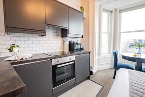 Private kitchen - Modern Studio in Rathmines – Walk to City Centre (Dublin)