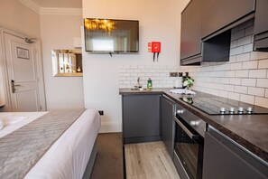 Private kitchen - Modern Studio in Rathmines – Walk to City Centre (Dublin)