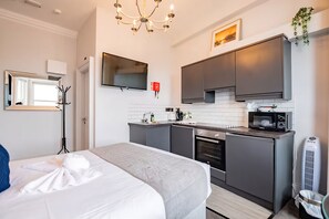 Private kitchen - Modern Studio in Rathmines – Walk to City Centre (Dublin)