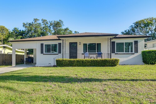 Beach-hop, Bike & Bbq! Clearwater Home w/ Yard