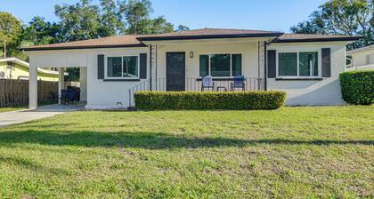 Beach-hop, Bike & Bbq! Clearwater Home w/ Yard