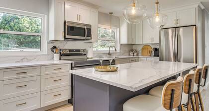 Beach-hop, Bike & Bbq! Clearwater Home w/ Yard
