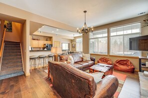 Apartment (4 Bedrooms) | Interior - Hot Tub! Riverfront Family Retreat in Silverthorne (Silverthorne)