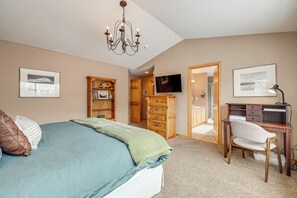 Apartment (4 Bedrooms) | Interior - Hot Tub! Riverfront Family Retreat in Silverthorne (Silverthorne)