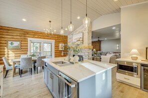 Interior - Luxury Mccall Lodge: Hike, Ski, Golf & More! (McCall)