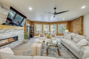 Front of property - Luxury Mccall Lodge: Hike, Ski, Golf & More! (McCall)