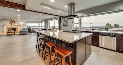 Puget Sound Views! Serene Federal Way Retreat