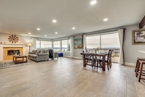 House (2 Bedrooms) | Interior - Puget Sound Views! Serene Federal Way Retreat (Federal Way)