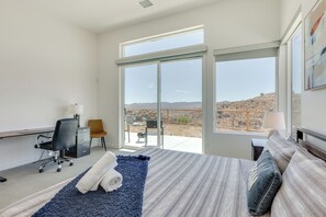 Interior - Hot Tub & Views! Contemporary Yucca Valley Retreat (Yucca Valley)