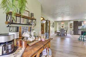Interior - 'Be Still in the Hills' Laurelville Home, Hot Tub (Laurelville)