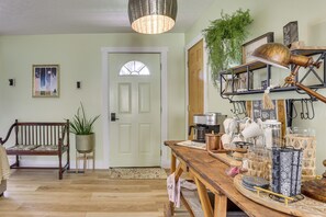 Interior - 'Be Still in the Hills' Laurelville Home, Hot Tub (Laurelville)