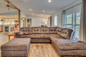 Interior - Florida Countryside Retreat: Fire Pit + Huge Yard! (Mcalpin)