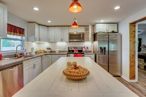 House (3 Bedrooms) | Interior - Quiet North Florida Charm Awaits (Mcalpin)