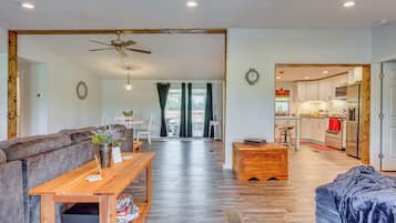 House (3 Bedrooms) | Interior