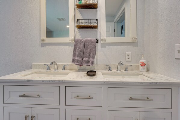 House (3 Bedrooms) | Interior - Quiet North Florida Charm Awaits (Mcalpin)