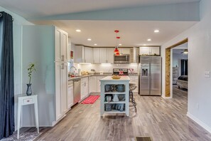 Interior - Florida Countryside Retreat: Fire Pit + Huge Yard! (Mcalpin)