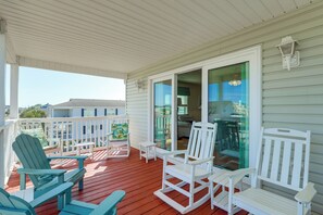 Interior - Walk to Garden City Pier & Beach! Group Getaway (Murrells Inlet)