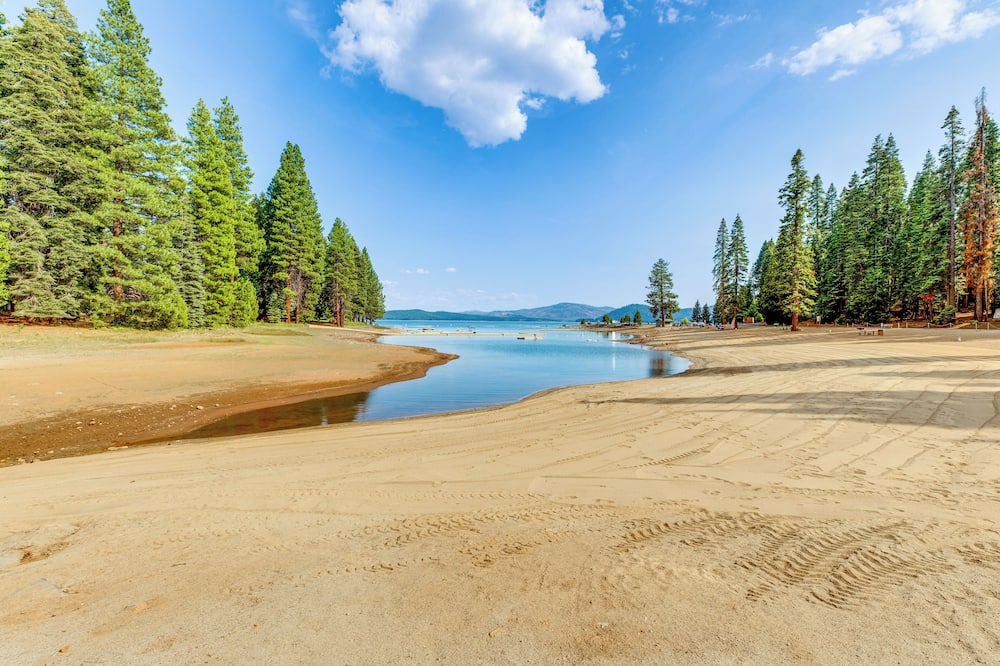 Near Beaches & Boat Launches! Lake Almanor Getaway - Juniper Lake