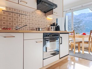 Refrigerador, microondas, horno y lavavajillas 