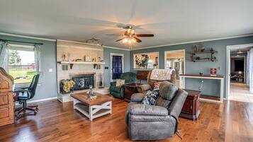 House (3 Bedrooms) | Interior