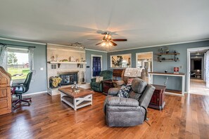 House (3 Bedrooms) | Interior - 'hillbilly Paradise' Near Casino & Fort Campbell (Oak Grove)
