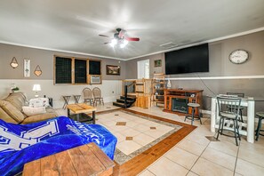 House (3 Bedrooms) | Interior - 'hillbilly Paradise' Near Casino & Fort Campbell (Oak Grove)