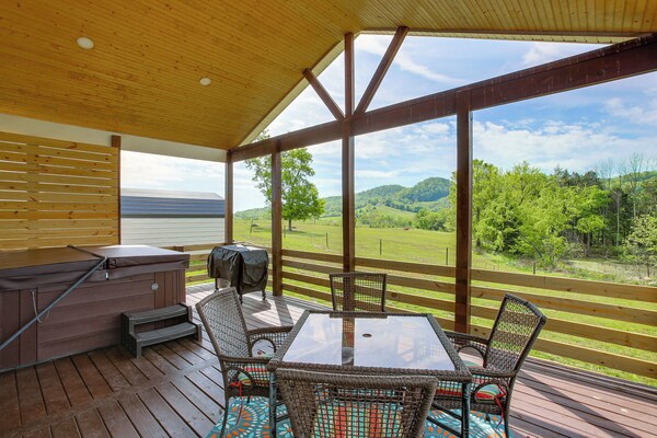 Sunset Soaks & Family Fun: Rural Tennessee Retreat - Lafayette, TN
