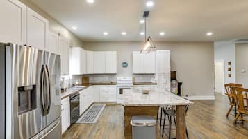 House (2 Bedrooms) | Interior