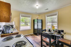 Apartment (1 Bedroom) | Interior - Port Arthur Homebase: Work, Dine & Play! (Port Arthur)