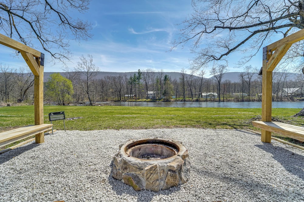 'slate Drake Cabin' on Penns Creek w/ Deck & BBQ - Bald Eagle State Forest, PA