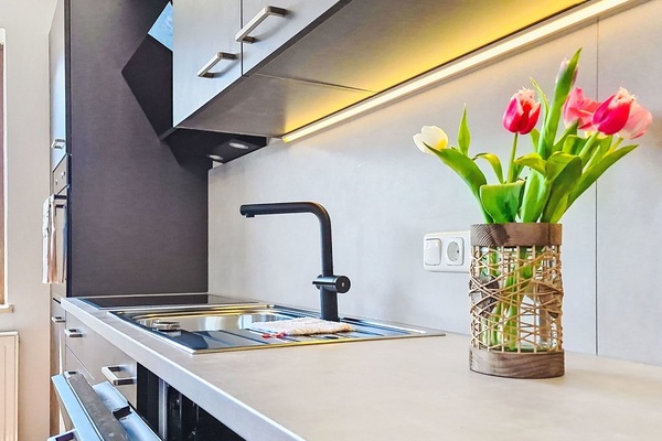Cuisine, Comptoir, Design Intérieur, Meubles, Appareil De Cuisine, Cabinetry, Sol, Bois, Domicile, Luminaire