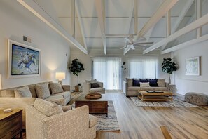Smart TV - Sunset Rentals | Queens Grant 684 | Dog Friendly (Hilton Head Island)