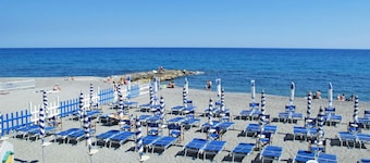 Cosy apartment for 3 people with pool, WIFI, TV and balcony
