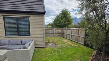 House, 4 Bedrooms, Accessible, Smoking | Garden