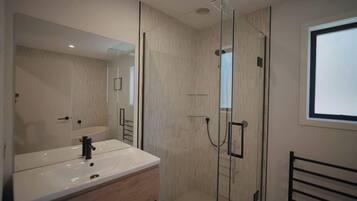 House, 4 Bedrooms, Accessible, Smoking | Bathroom