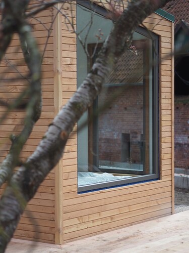 Minimalist Design Cabin mit See- und Wiesenzugang