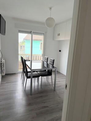 Dining - La Casa de la Calma de Santiago - Apt & Wellness (O Milladoiro)