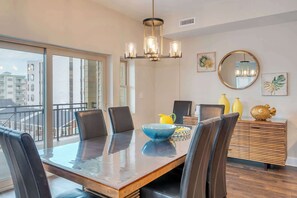 Dining - Crest Oceanview Escape 3 (Wildwood)