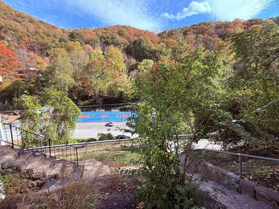 Completely renovated for you Mountain View Cottage