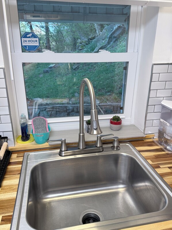 Interior - Completely renovated for you Mountain View Cottage (Charleston)