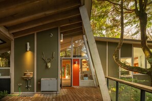 Terrace/patio - Modern Forest Retreat on 2 Acres: Near Cape Meares Beach & Steam Shower (Tillamook)