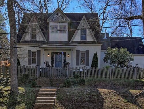 New Listing! Walkable Studio in Downtown Senoia Historic District